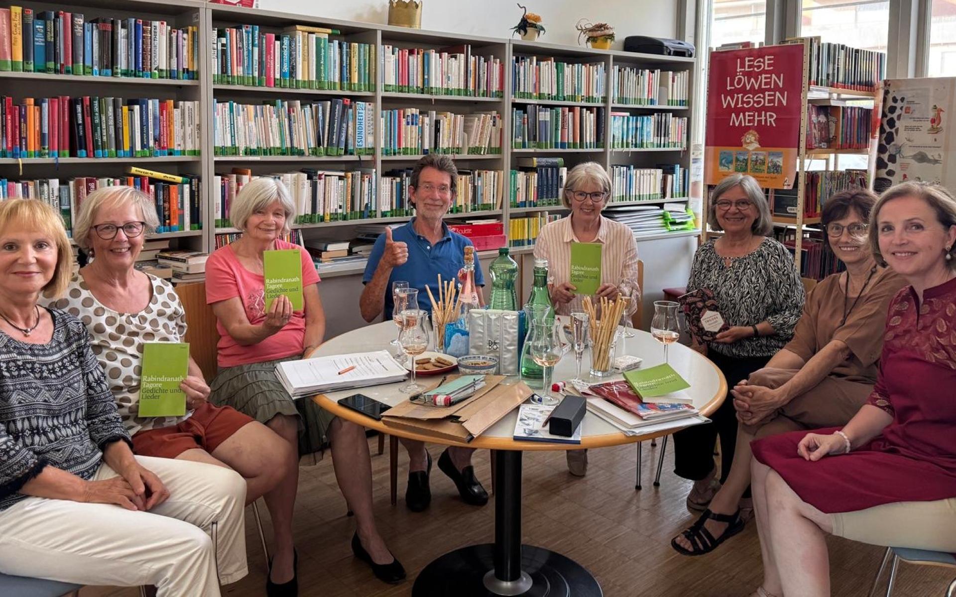 Buch - Besprechung in gemütlicher Runde